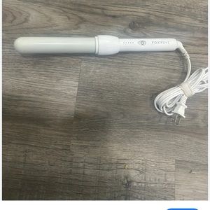 NWOB FOXY BAE CURLING IRON 1”